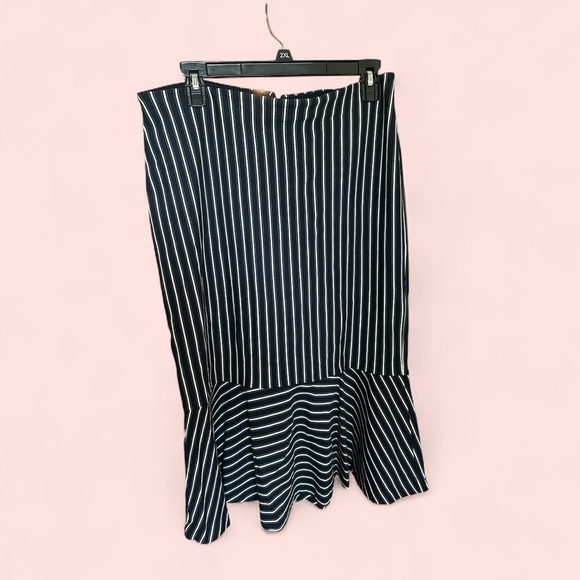 Ann Taylor Striped Flounce Skirt Size M | Deep Navy - White and Green Stripes - Picture 8 of 11